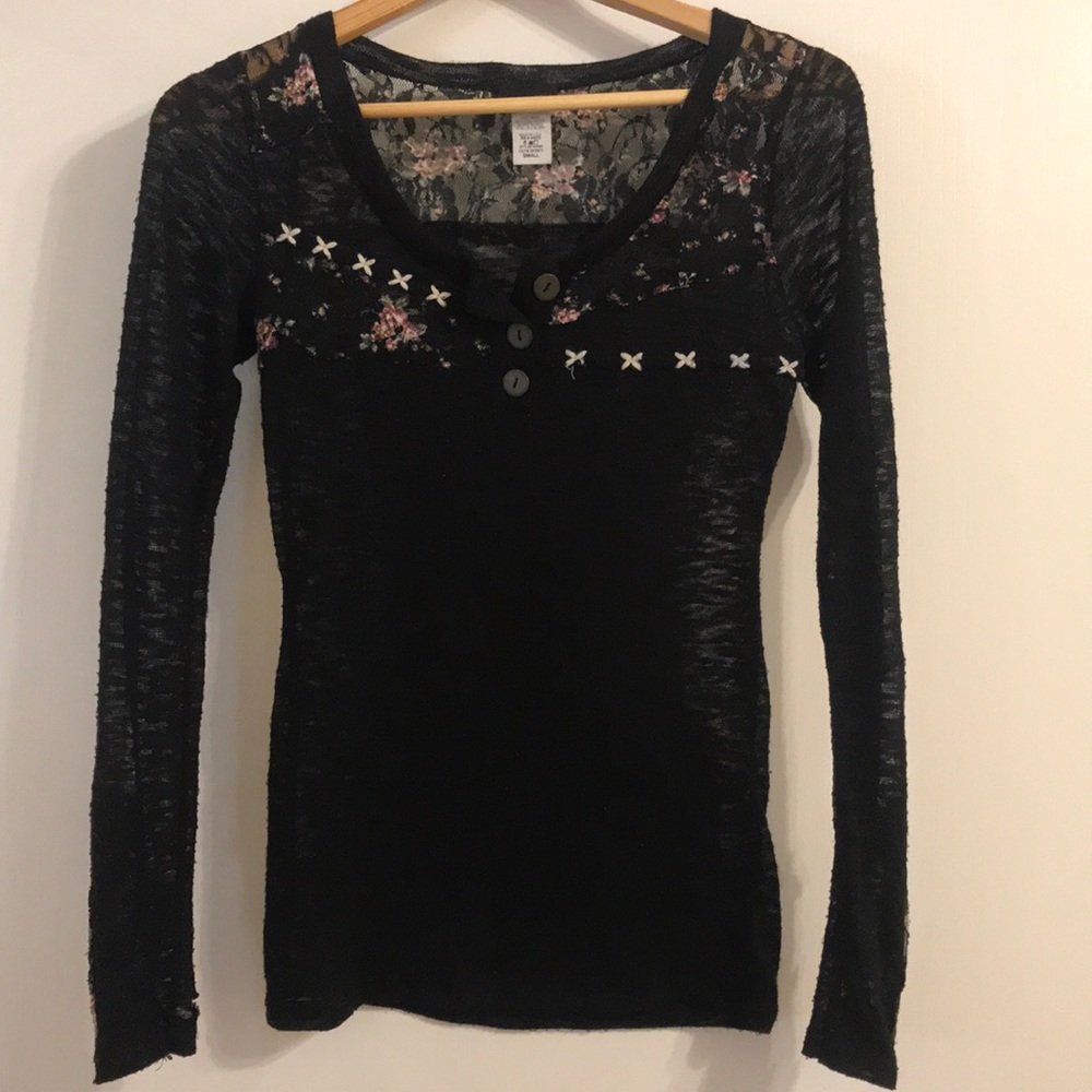 Women’s Long-Sleeved Shirt